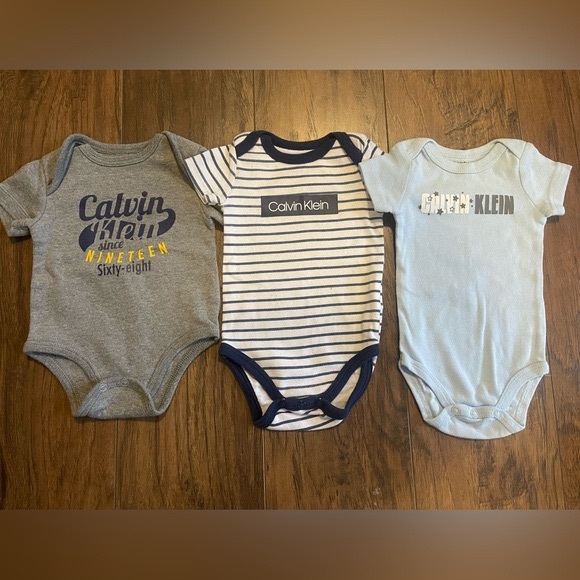 Calvin Kiein 3-6 month lot of clothes! Gender neutrall - Picture 2 of 3